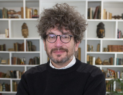 promos/james_altucher_bookshelf_headshot.jpeg